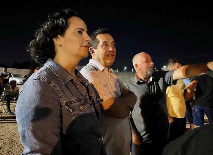 Ao lado de Severino Pessoa, Fabiana Pessoa participa do espetáculo da Paixão de Cristo em Arapiraca