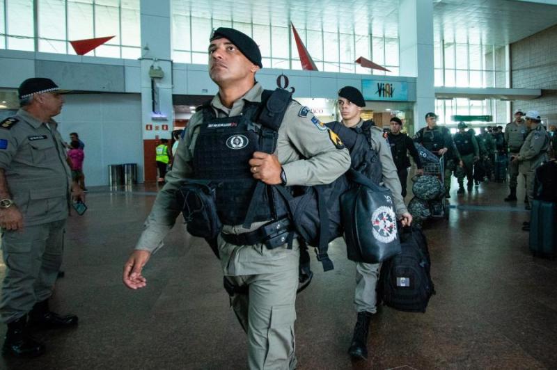 PMs alagoanos embarcam para reforçar segurança em Brasília