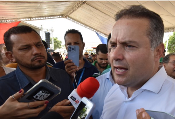 Renan, durante entrega de obras em Palmeira dos Índios