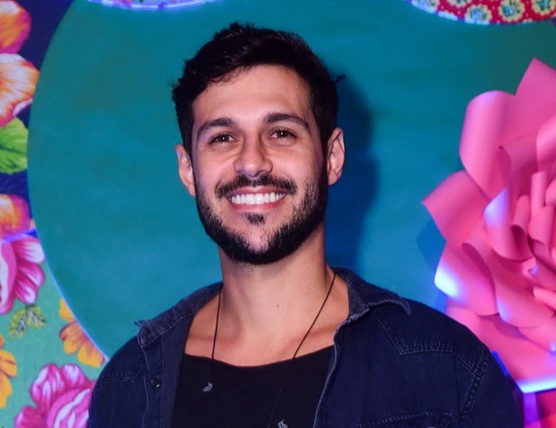 Ex-BBB Rodrigo Mussi sofre acidente de carro e está em estado grave