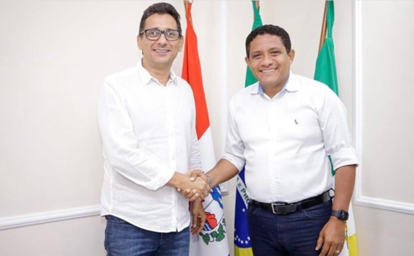 Dr. Márcio ao lado do prefeito Julio Cezar 