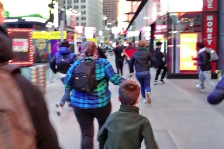 Explosão na Times Square causa pânico e correria em Nova York; veja vídeo