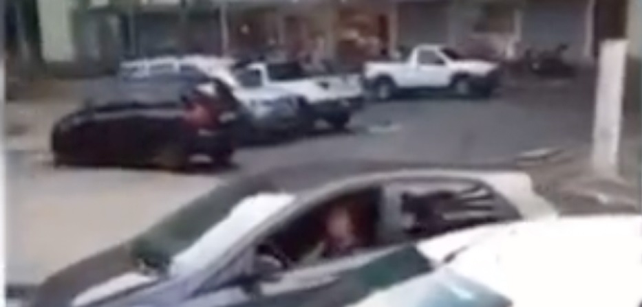 Revoltante: idoso tem braços quebrados por ‘valentão’ por motivo banal; veja vídeo