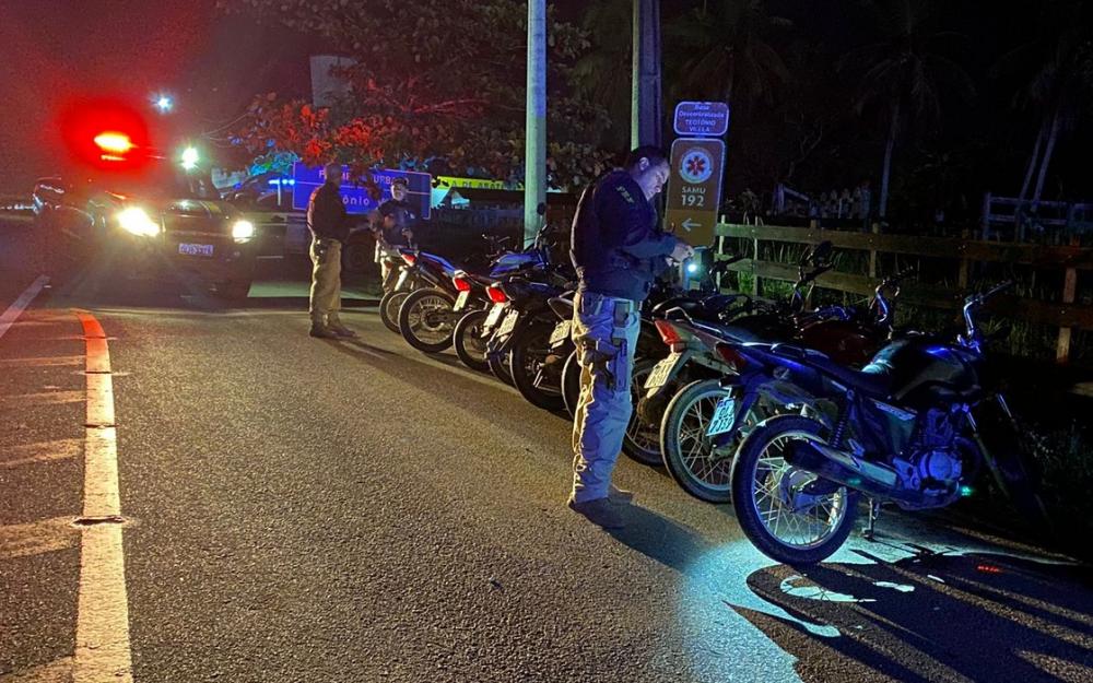 PRF prende doze Jovens por prática de 'racha' na BR-101, em Teotônio Vilela -assessoria PRF 