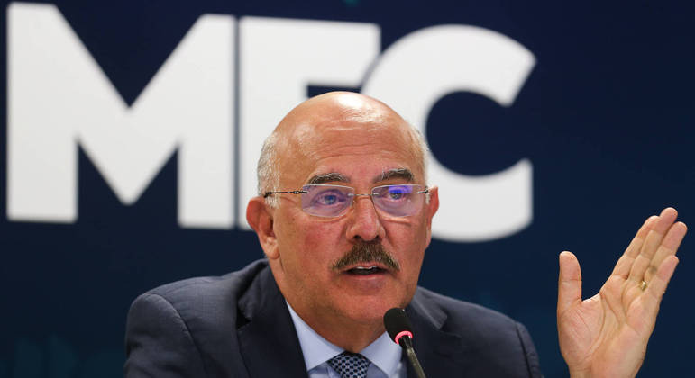 O então ministro da Educação Milton Ribeiro ao fazer balanço do Enem 2021 VALTER CAMPANATO/AGÊNCIA BRASIL