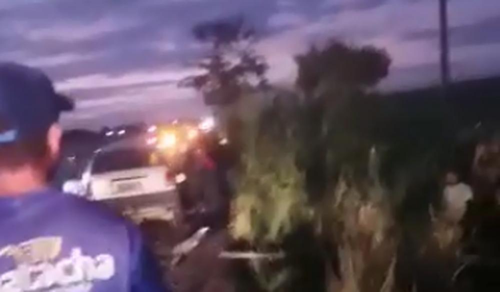 Motorista morre após colidir contra carreta em São Sebastião; Veja o Vídeo