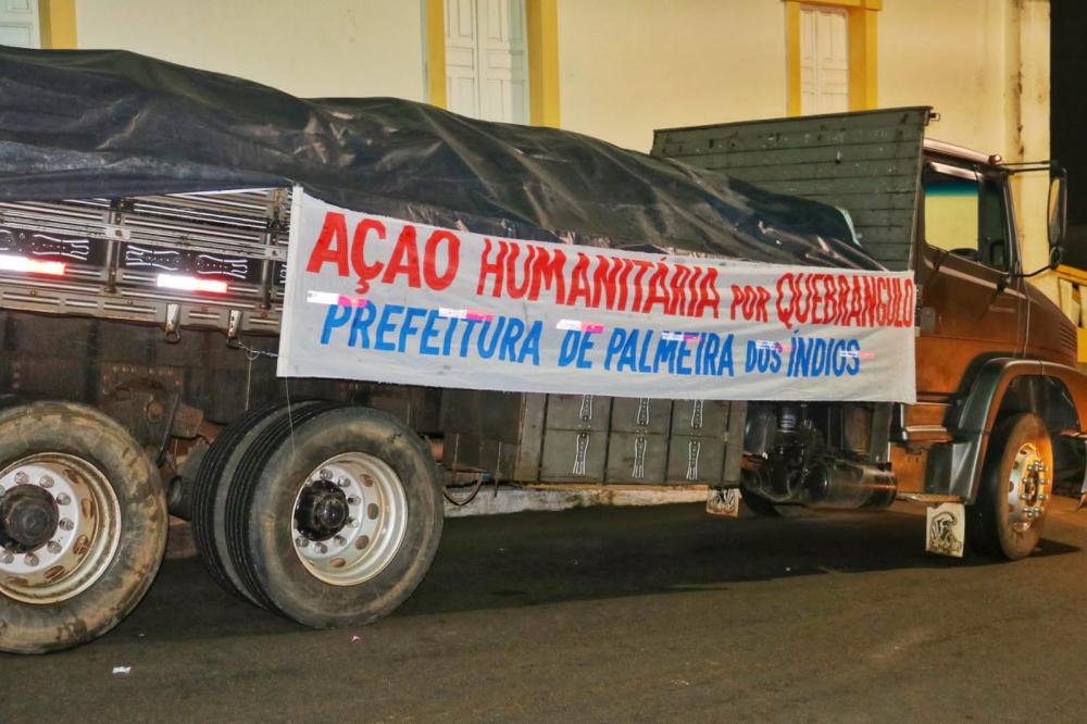 Caminhão leva doações para Quebrangulo
