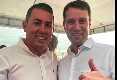 Breno ao lado do deputado federal eleito