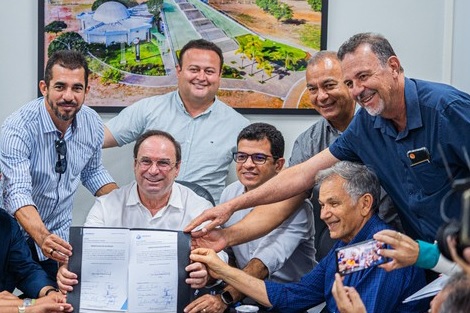 Ato de assinatura da ordem de serviços - foto: Carlos Magno