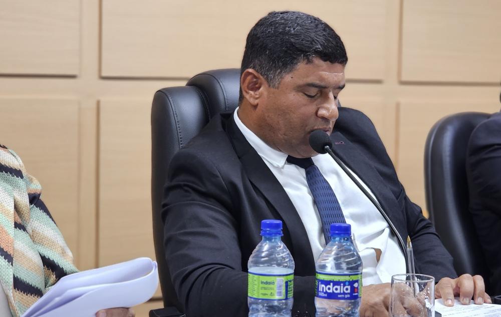 Sessão da Câmara, presidente Sérgio do Sindicato - foto: Zé Neto 