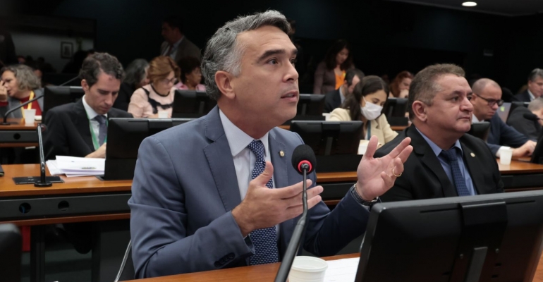 Deputado cobra pagamento do benefício aos pescadores e marisqueiros