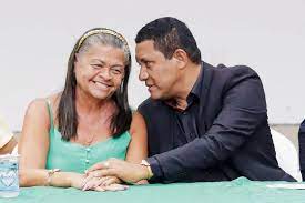 Tia do prefeito assumiu a Secretaria de Educação em Palmeira