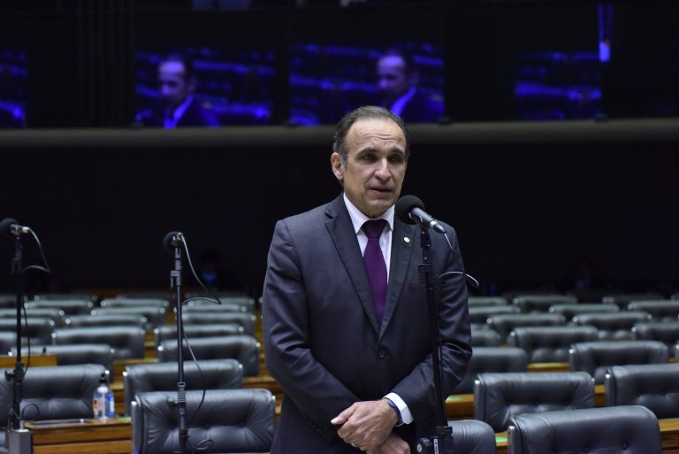 Hugo Leal, relator do projeto de lei