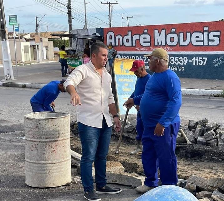 Pablo Fênix (PSDB) fiscaliza obras em Arapiraca